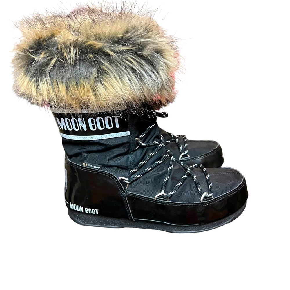 The Original Moon Boot in Black Youth Size 7